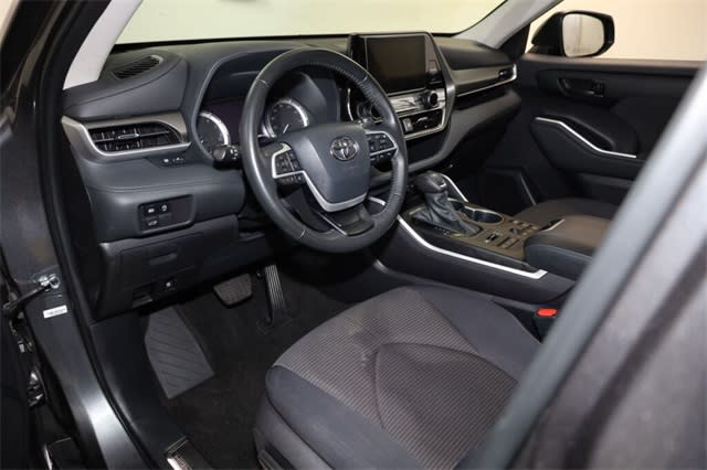 Thumbnail: 2023 Toyota Highlander - 2