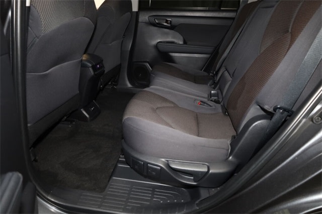 Thumbnail: 2023 Toyota Highlander - 12