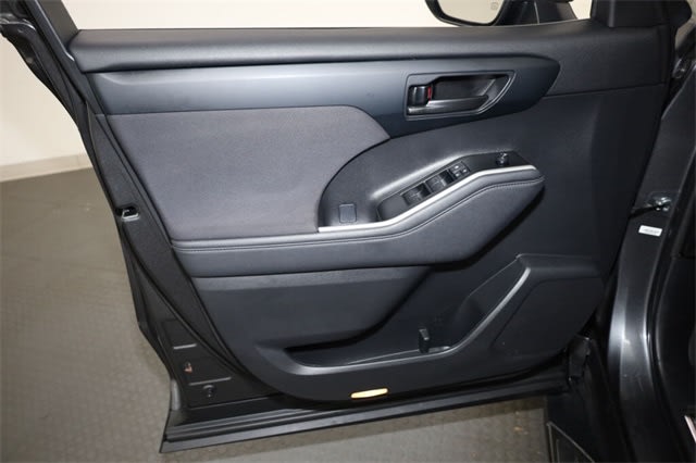 Thumbnail: 2023 Toyota Highlander - 26