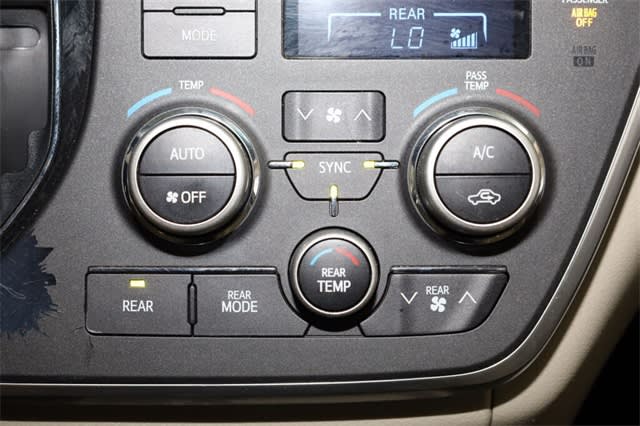 Thumbnail: 2015 Toyota Sienna - 34