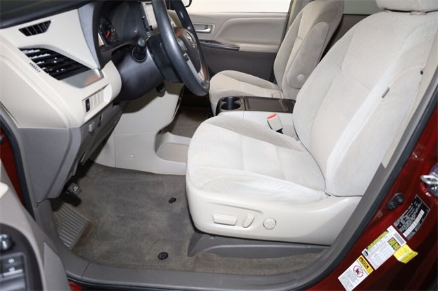 Thumbnail: 2015 Toyota Sienna - 10