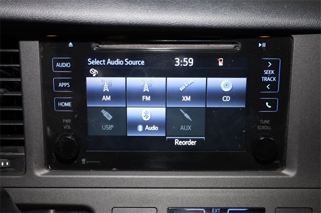 Thumbnail: 2015 Toyota Sienna - 31