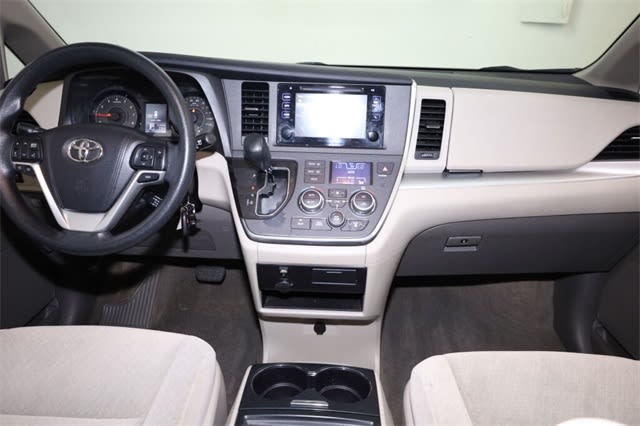 Thumbnail: 2015 Toyota Sienna - 13