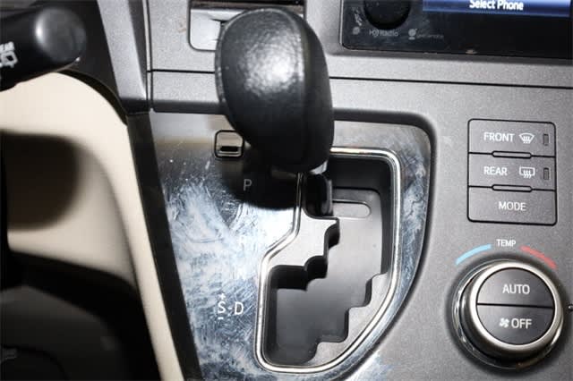 Thumbnail: 2015 Toyota Sienna - 16