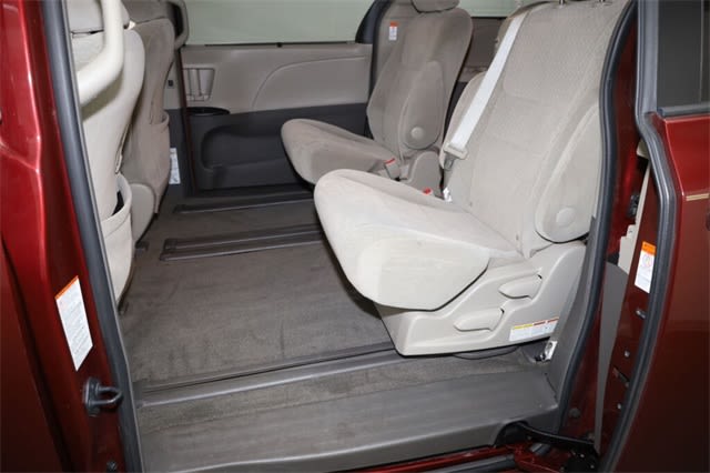 Thumbnail: 2015 Toyota Sienna - 12