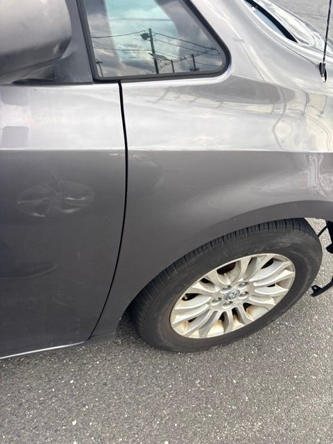 Thumbnail: 2011 Toyota Sienna - 18