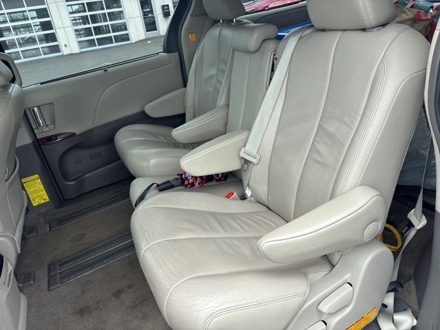 Thumbnail: 2012 Toyota Sienna - 6