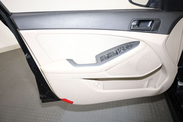 Thumbnail: 2014 Kia Optima - 27