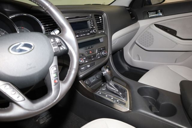 Thumbnail: 2012 Kia Optima - 9