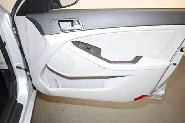 Thumbnail: 2012 Kia Optima - 33
