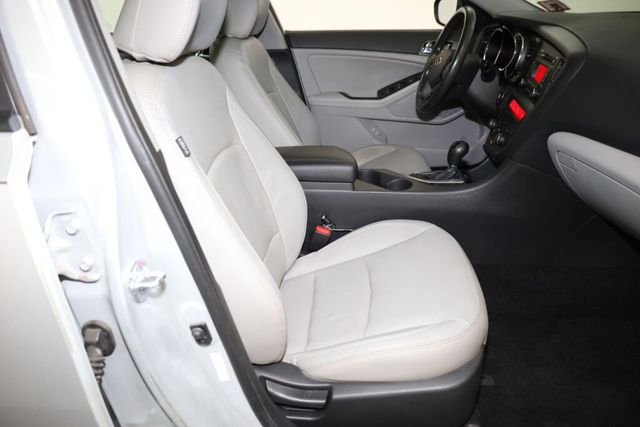 Thumbnail: 2012 Kia Optima - 11