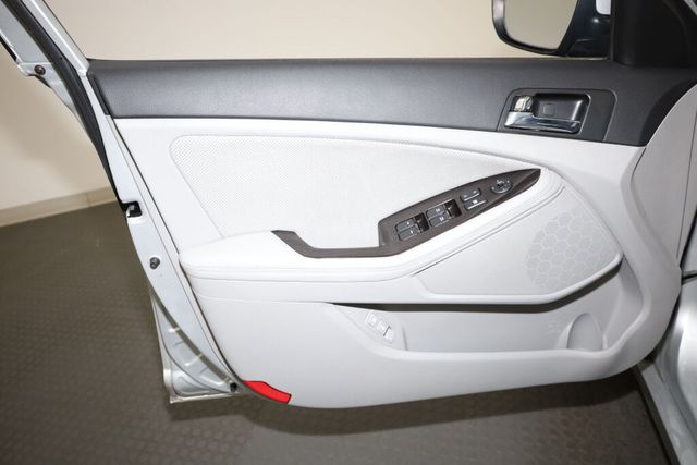 Thumbnail: 2012 Kia Optima - 26