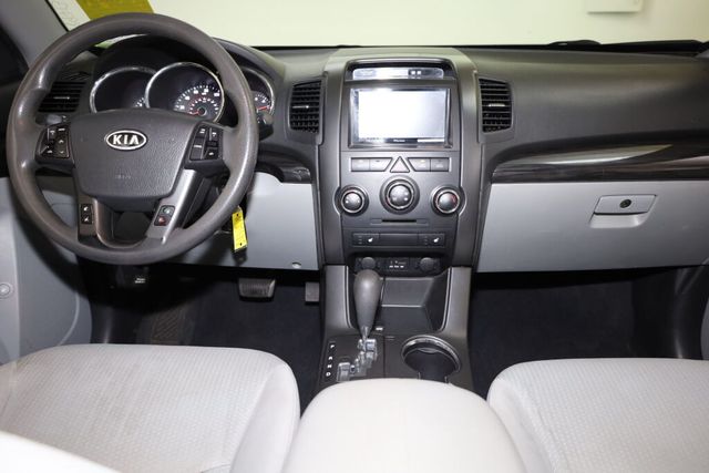 Thumbnail: 2012 Kia Sorento - 14