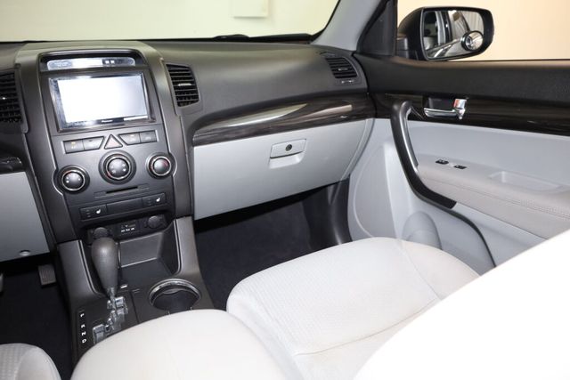Thumbnail: 2012 Kia Sorento - 28
