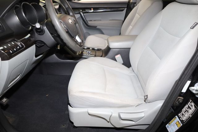 Thumbnail: 2012 Kia Sorento - 10