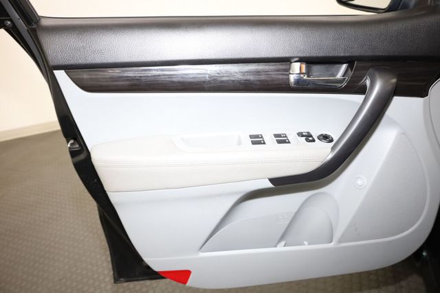 Thumbnail: 2012 Kia Sorento - 26