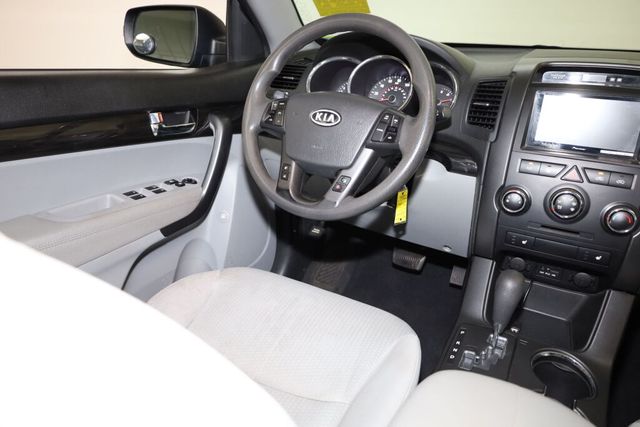 Thumbnail: 2012 Kia Sorento - 13