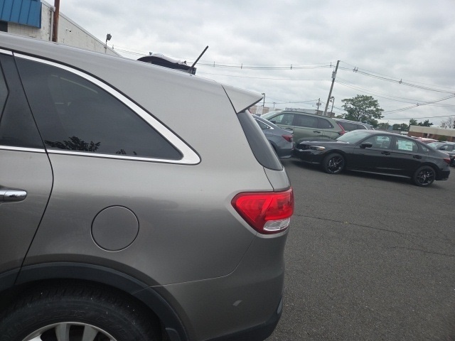 Thumbnail: 2017 Kia Sorento - 11