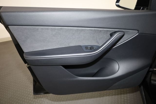 Thumbnail: 2021 Tesla Model Y - 24