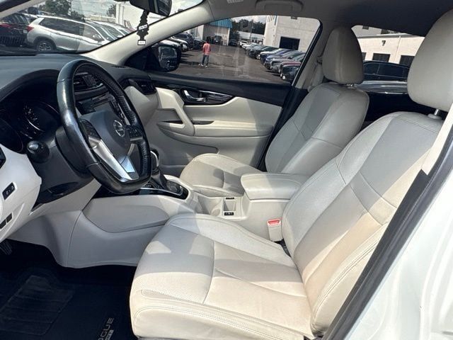 Thumbnail: 2021 Nissan Rogue Sport - 8