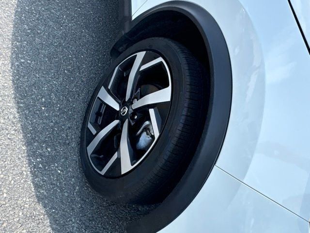 Thumbnail: 2021 Nissan Rogue Sport - 6