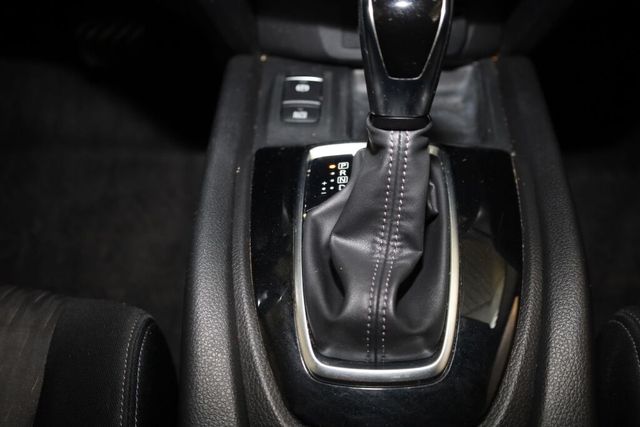 Thumbnail: 2019 Nissan Rogue - 16