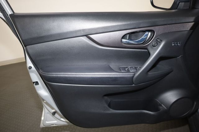 Thumbnail: 2019 Nissan Rogue - 27