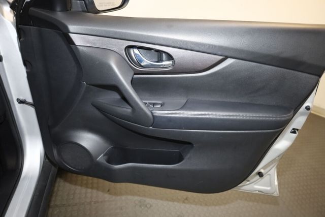Thumbnail: 2019 Nissan Rogue - 38