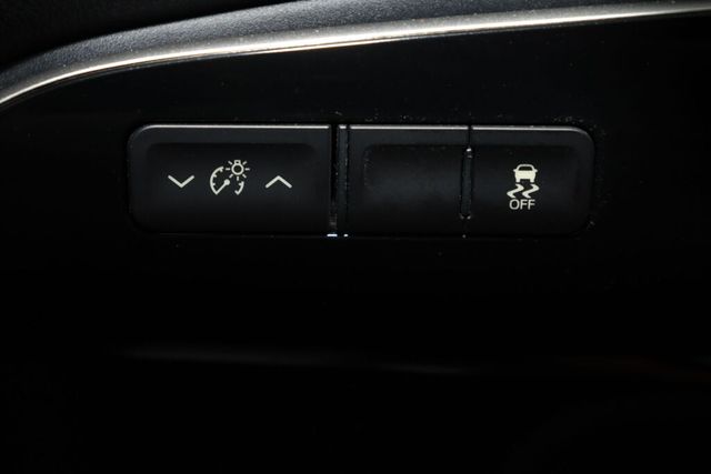 Thumbnail: 2016 Toyota Prius - 26