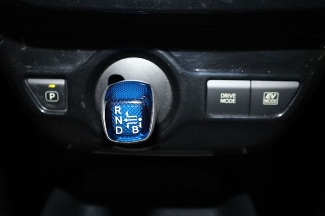 Thumbnail: 2016 Toyota Prius - 31