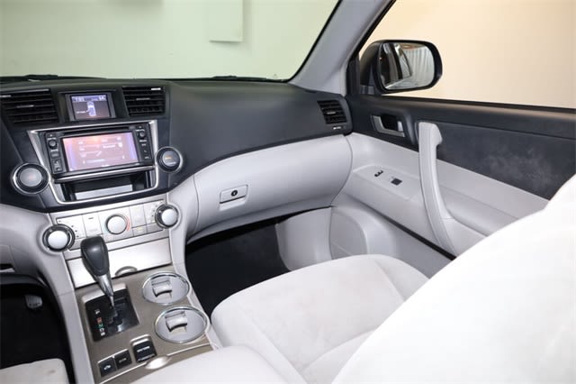 Thumbnail: 2013 Toyota Highlander - 14