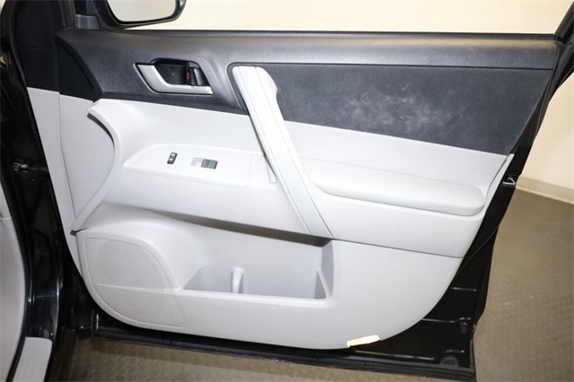 Thumbnail: 2013 Toyota Highlander - 28