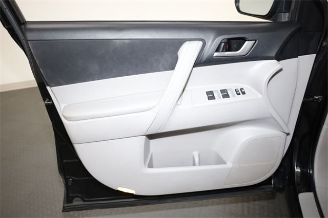Thumbnail: 2013 Toyota Highlander - 26