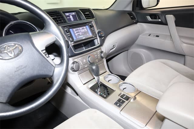 Thumbnail: 2013 Toyota Highlander - 16
