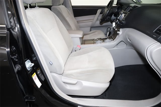 Thumbnail: 2013 Toyota Highlander - 27