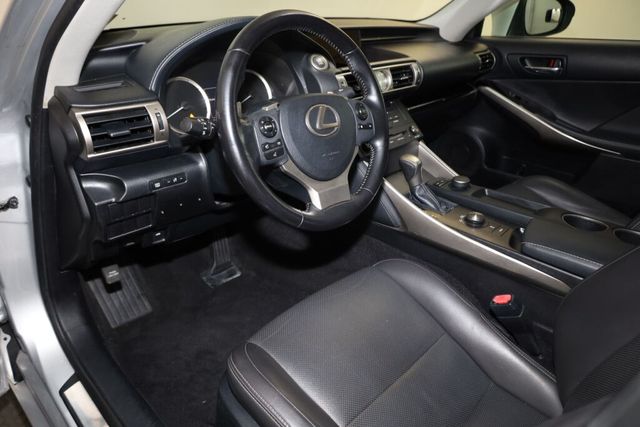 Thumbnail: 2016 Lexus IS - 2