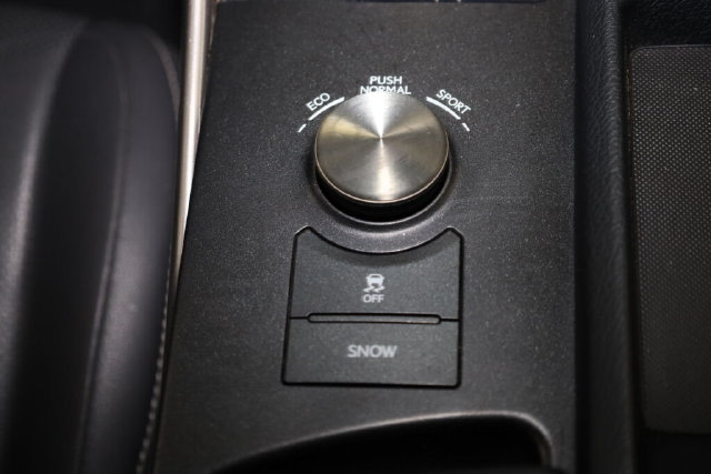 Thumbnail: 2016 Lexus IS - 36