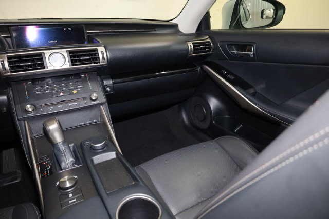 Thumbnail: 2016 Lexus IS - 30