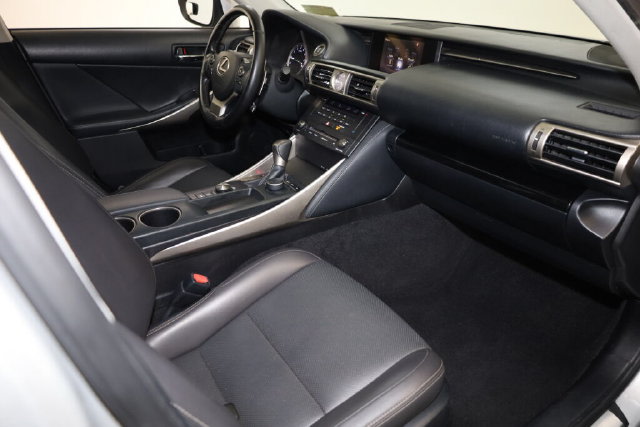 Thumbnail: 2016 Lexus IS - 11