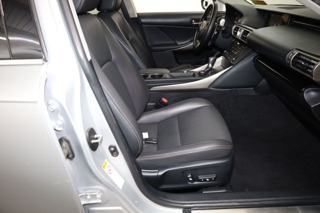 Thumbnail: 2016 Lexus IS - 39