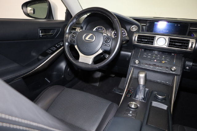 Thumbnail: 2016 Lexus IS - 13