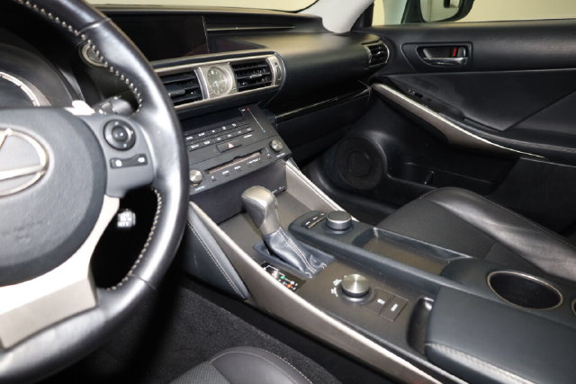 Thumbnail: 2016 Lexus IS - 9