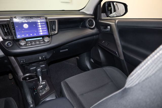 Thumbnail: 2018 Toyota RAV4 - 30
