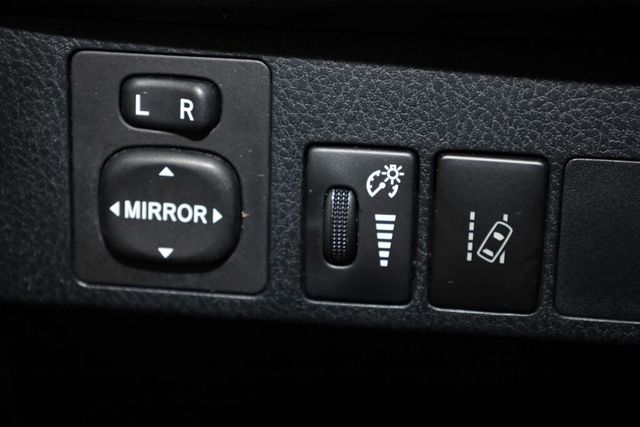 Thumbnail: 2018 Toyota RAV4 - 28