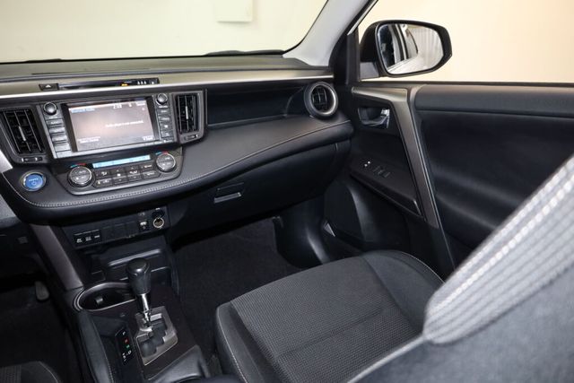 Thumbnail: 2017 Toyota RAV4 - 30
