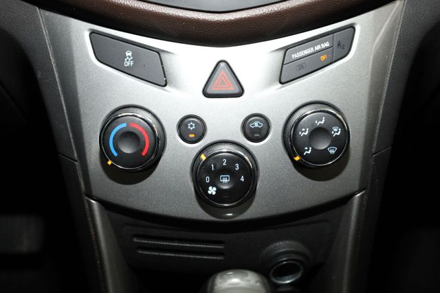 Thumbnail: 2015 Chevrolet Trax - 32
