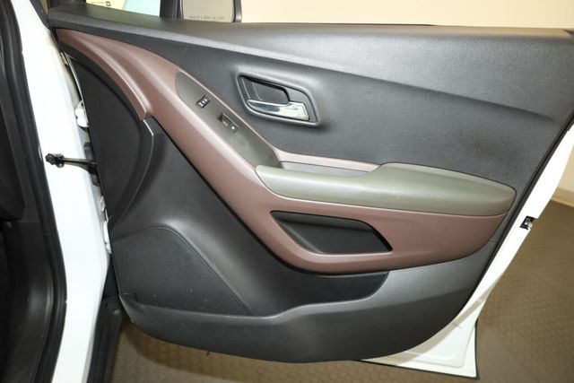 Thumbnail: 2015 Chevrolet Trax - 34
