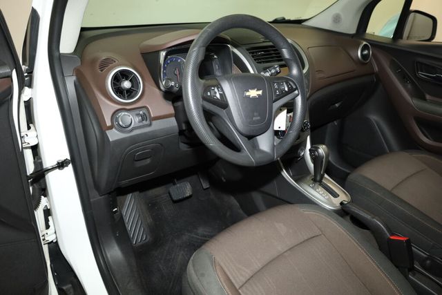 Thumbnail: 2015 Chevrolet Trax - 2