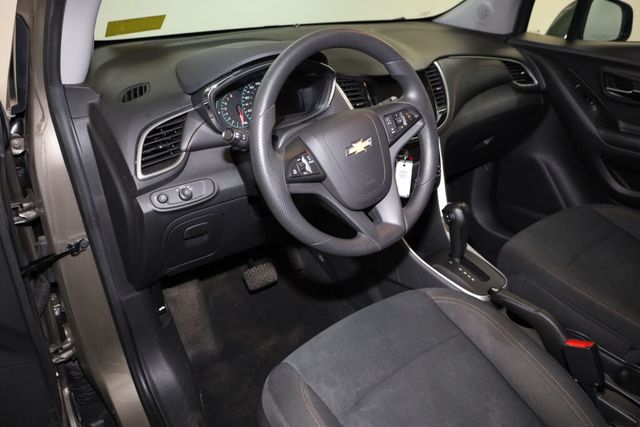 Thumbnail: 2022 Chevrolet Trax - 2