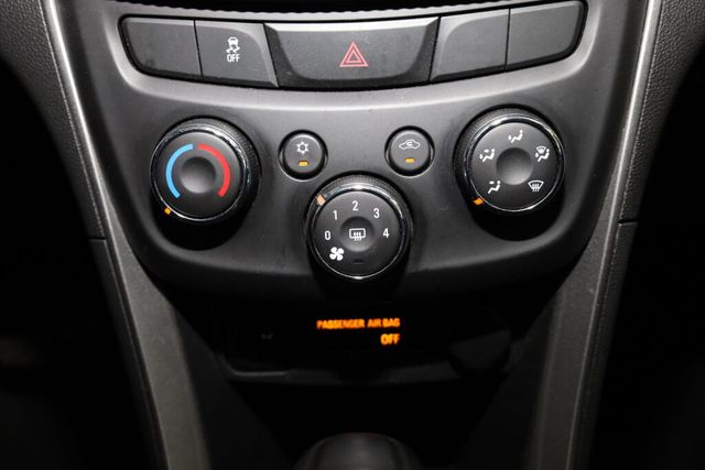 Thumbnail: 2022 Chevrolet Trax - 32